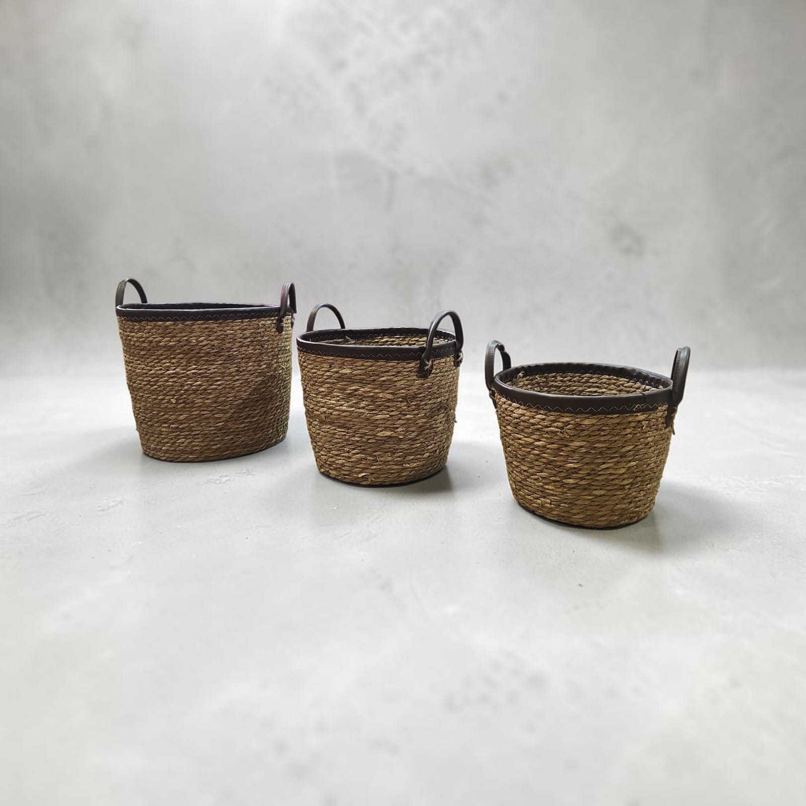 Set 3 Canastos De Fibra Natural Con Asas De Cuero